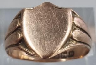 9ct gold shield shaped signet ring. 3.2g approx. Size Q. (B.P. 21% + VAT)