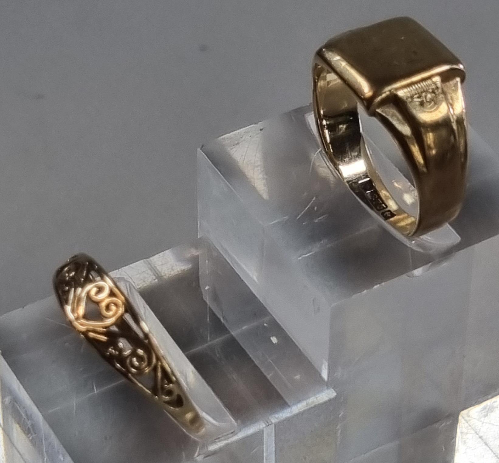 9ct gold signet ring with initials together with another 9ct gold pierced foliate ring. 5.7g approx. - Image 2 of 4