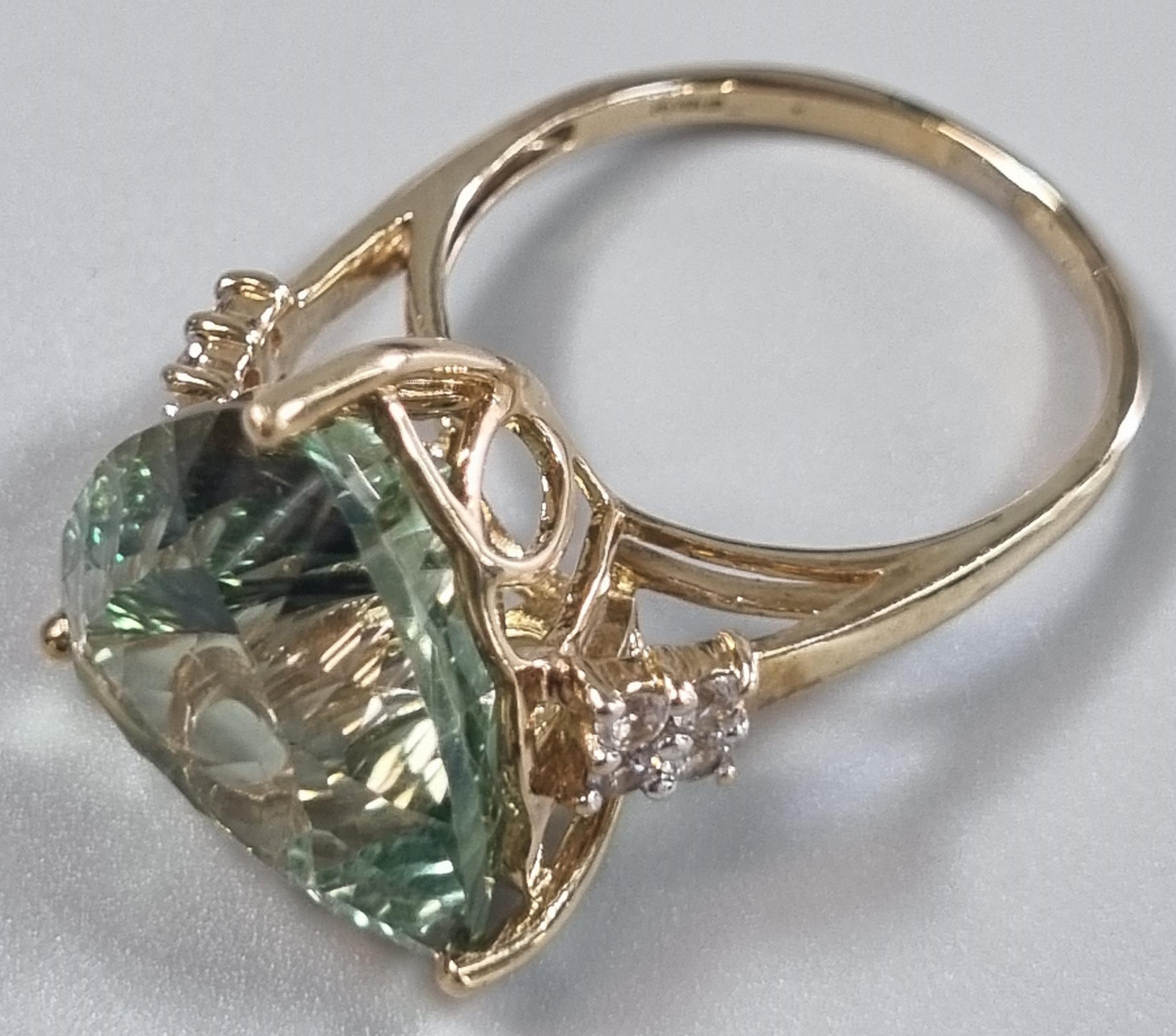 9ct gold 'Kiwi' green topaz and white sapphire ring. Sri Lankan origin. 14.275 carat weight. Size R. - Image 4 of 5