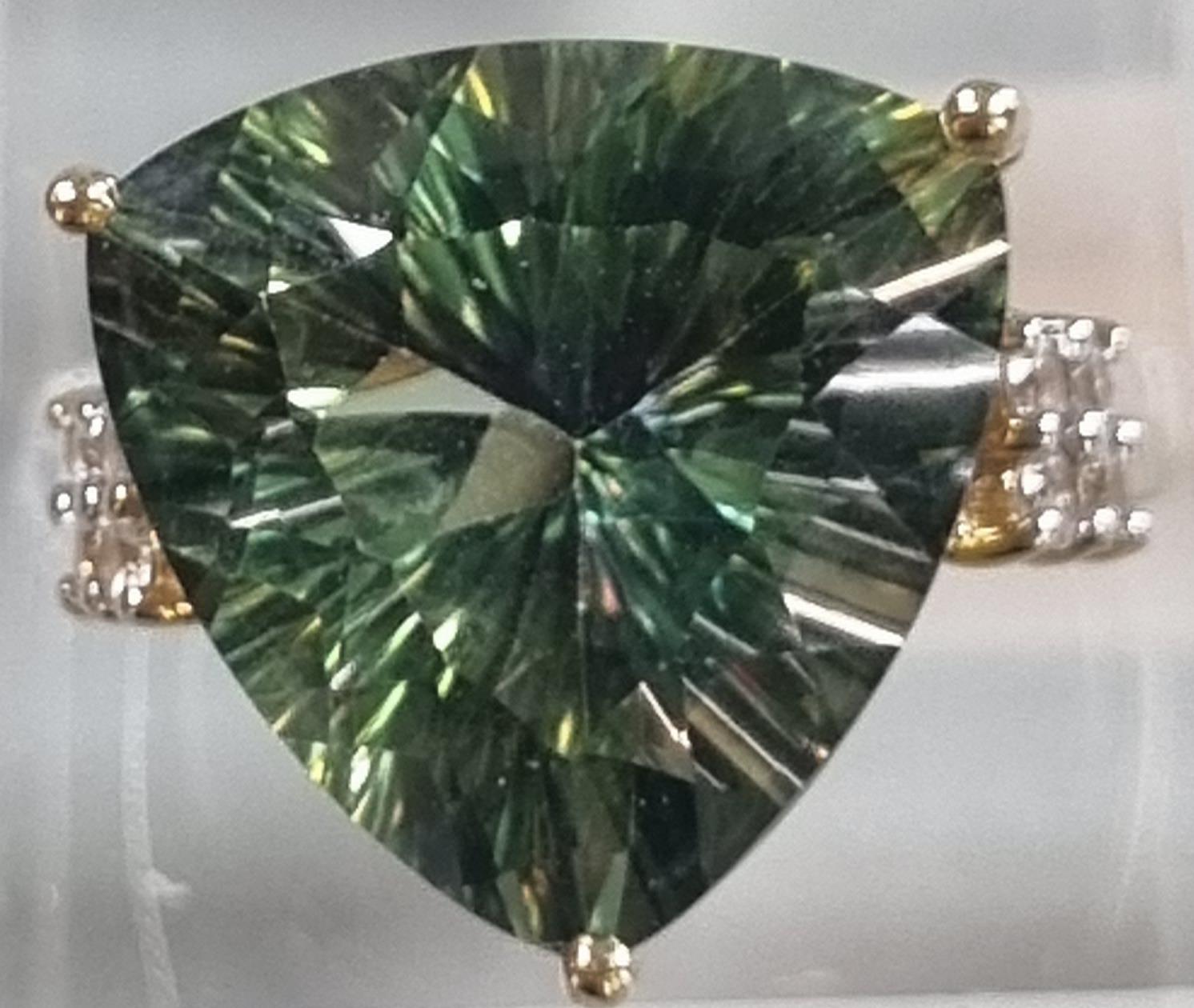 9ct gold 'Kiwi' green topaz and white sapphire ring. Sri Lankan origin. 14.275 carat weight. Size R. - Image 2 of 5