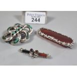 Box containing Scottish Victorian and malachite lover's knot brooch together with an agate and