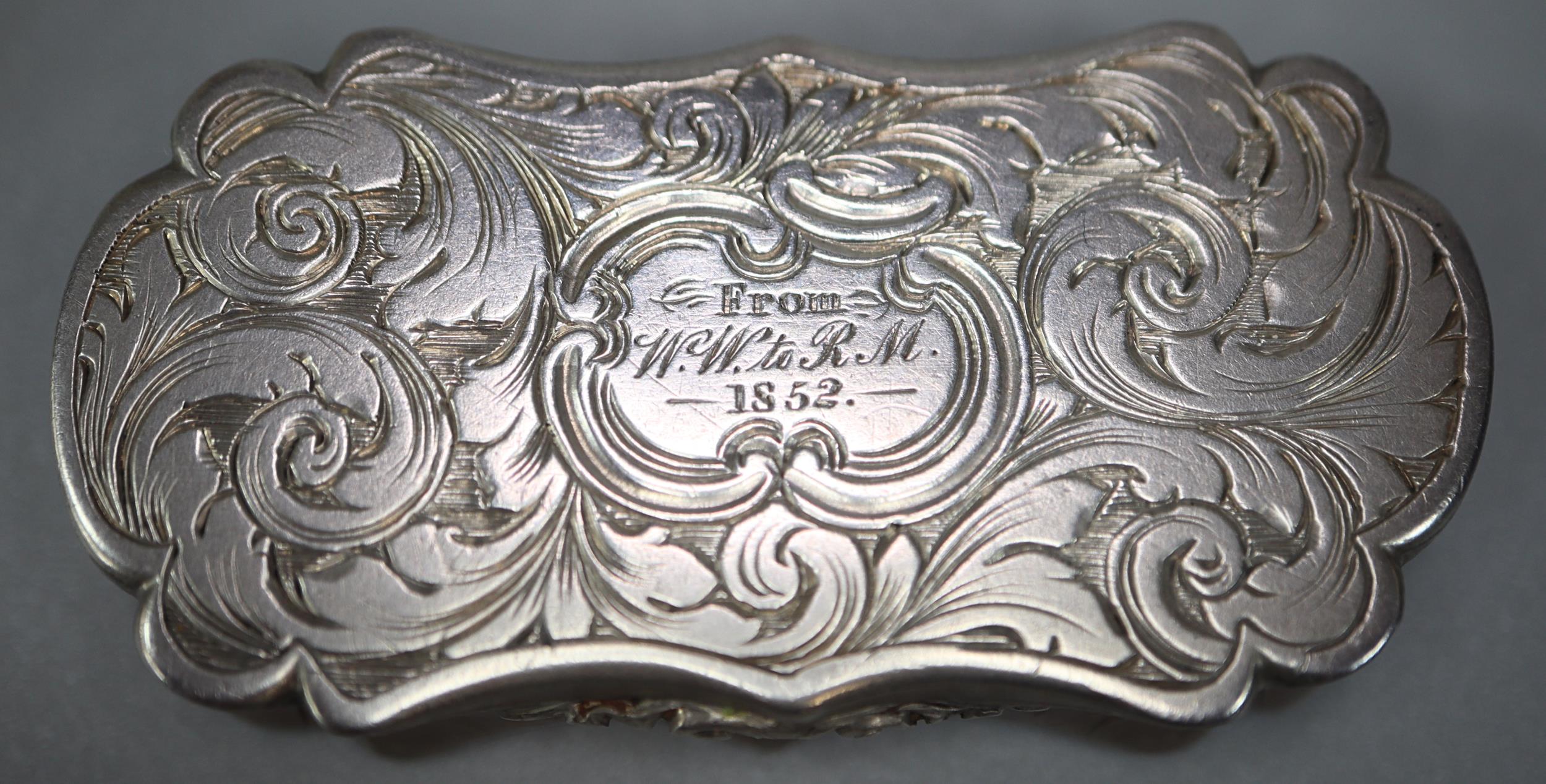 19th century silver vinaigrette with engraved floral designs, by Nathaniel Mills, the top marked ' - Image 2 of 5