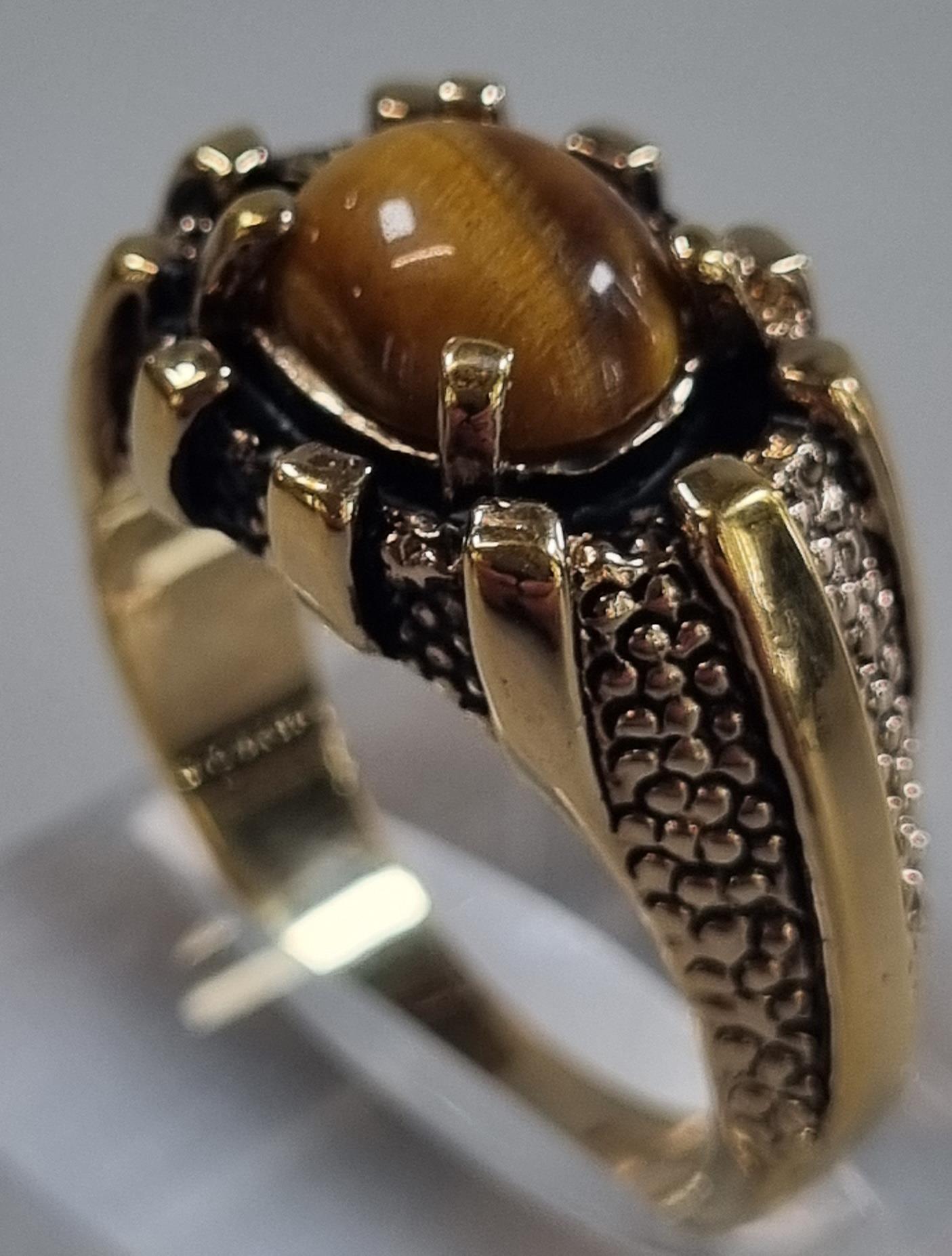 14K gold plated dress ring inset with Tiger's Eye stone. Size S. (B.P. 21% + VAT) - Image 2 of 4