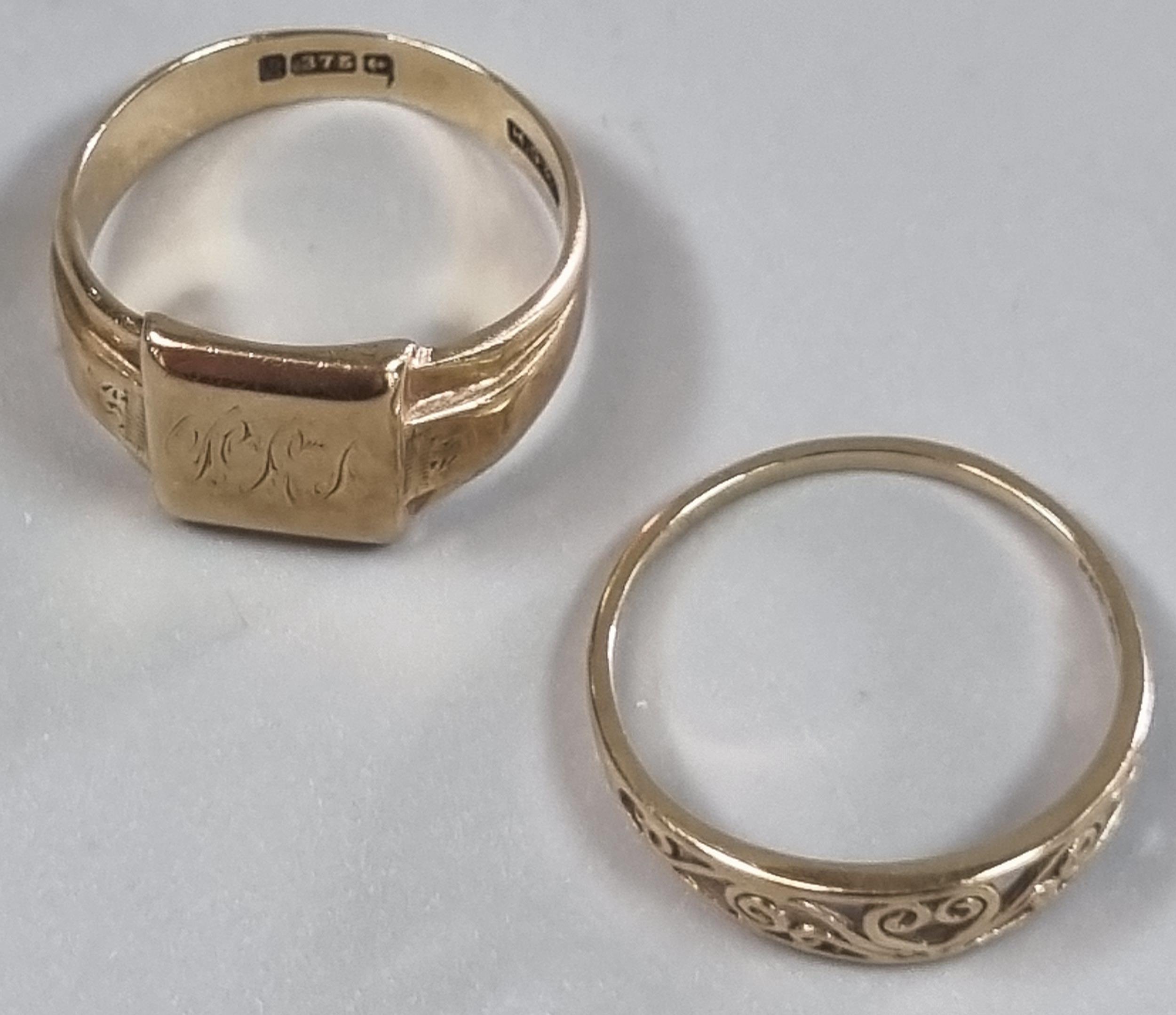 9ct gold signet ring with initials together with another 9ct gold pierced foliate ring. 5.7g approx. - Image 3 of 4