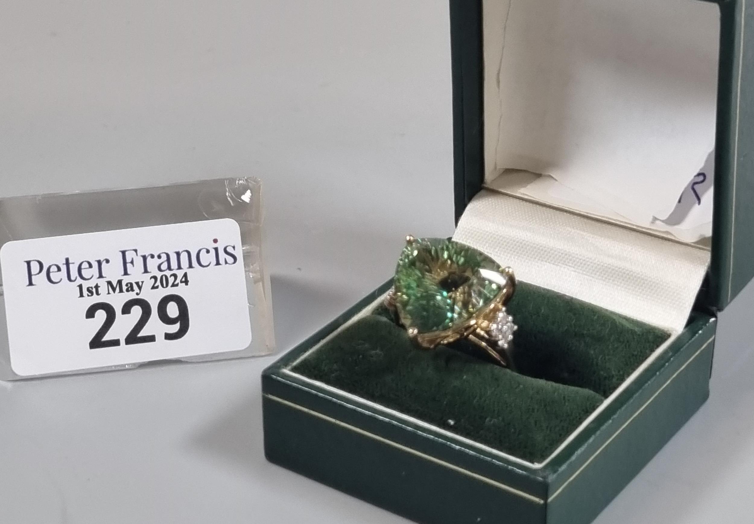 9ct gold 'Kiwi' green topaz and white sapphire ring. Sri Lankan origin. 14.275 carat weight. Size R. - Image 5 of 5