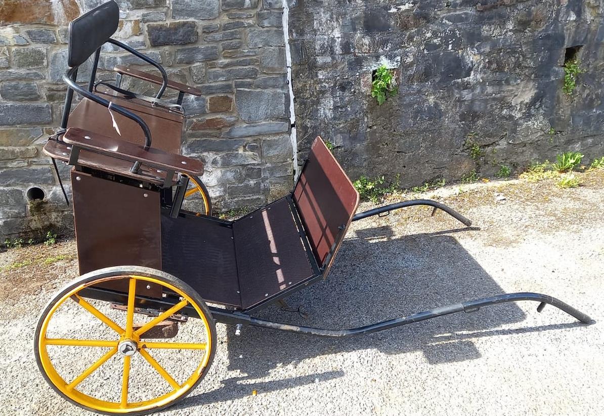 Horse drawn vehicle - Modern Shetland pony Trap with box section frame, sprung suspension and two