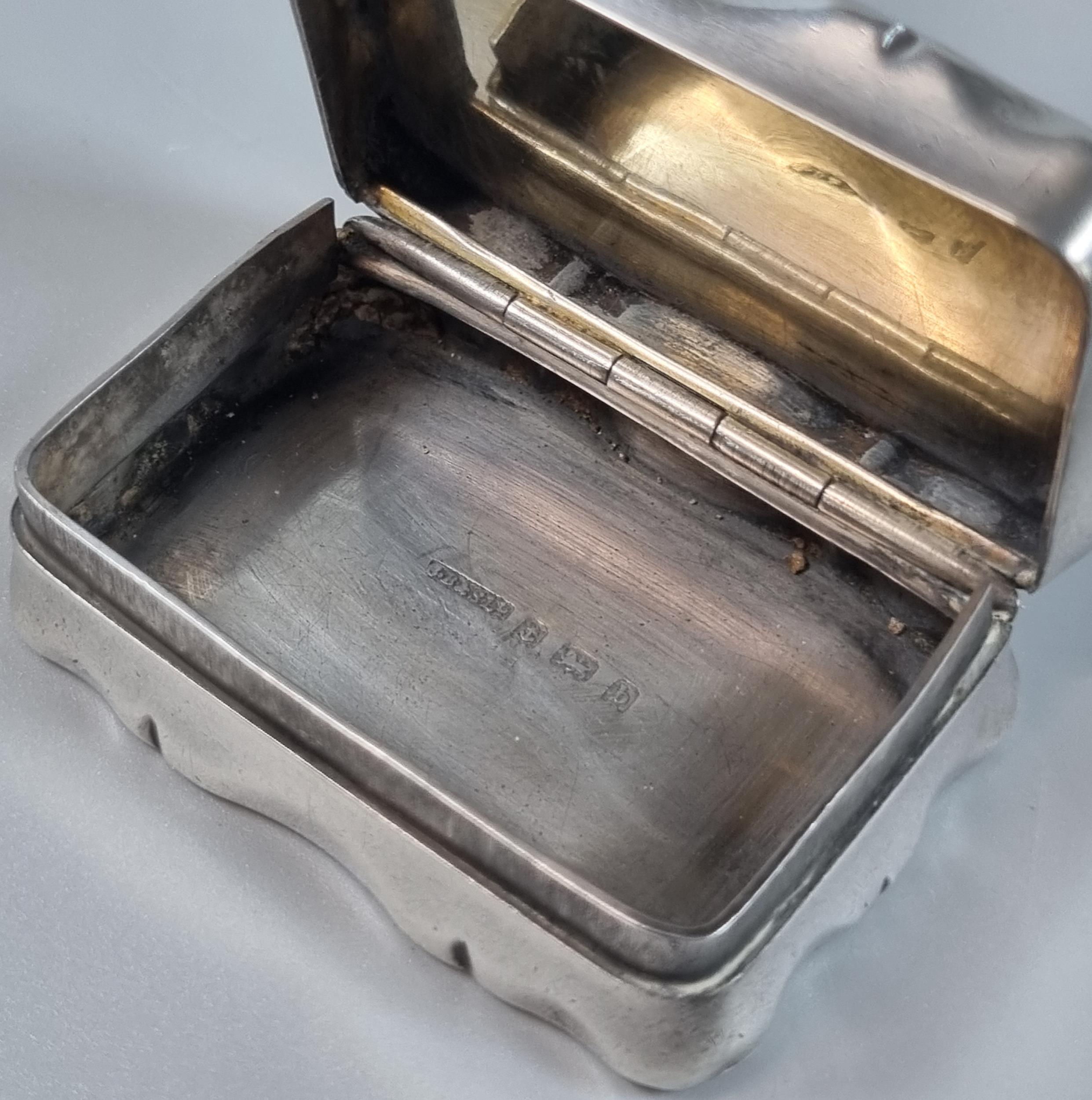 Silver snuff box with hinged foliate engraved cover. Birmingham hallmarks. 1.5 troy oz approx. 5.5cm - Image 2 of 3