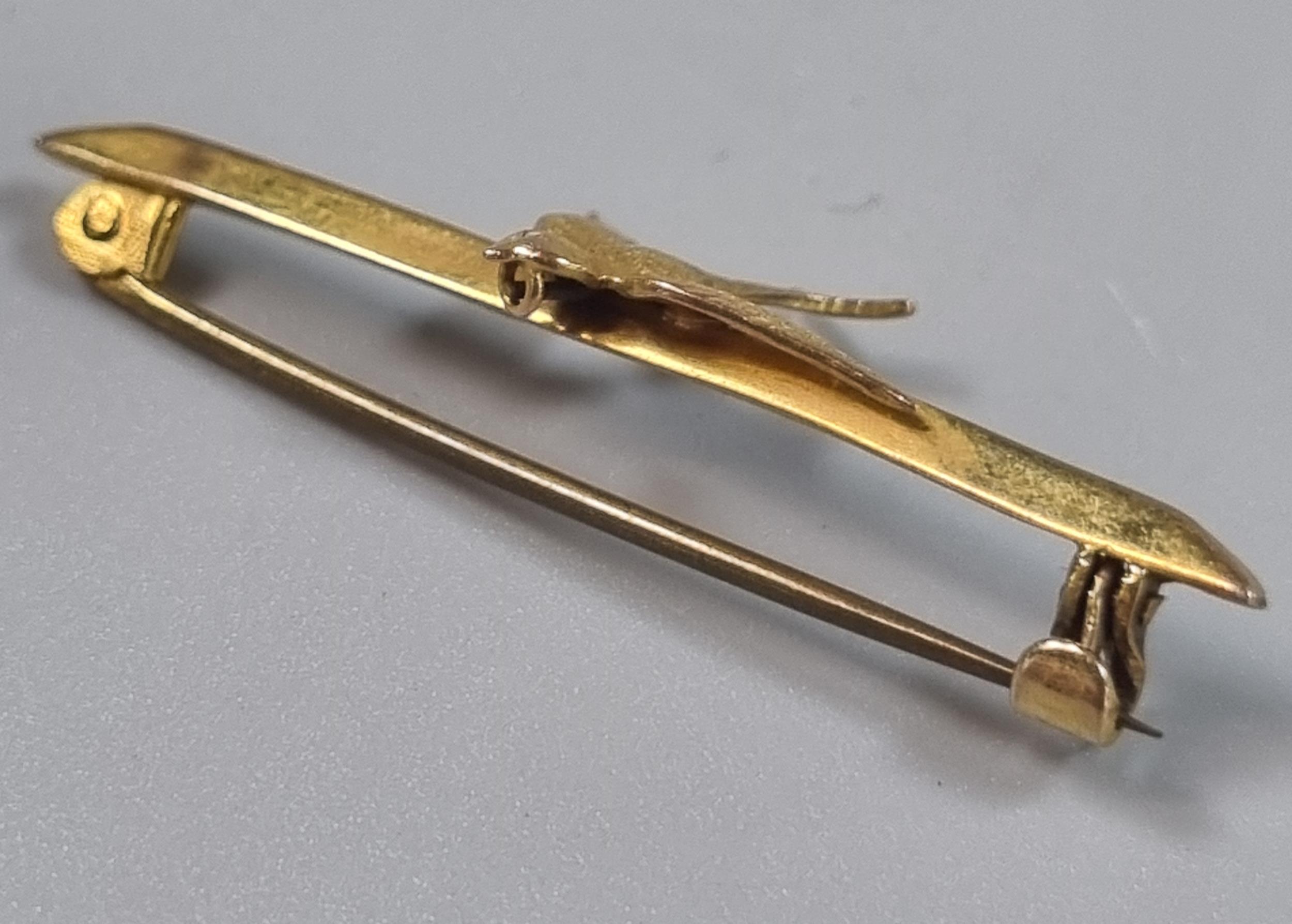 9ct gold swallow bar brooch. 1g approx. (B.P. 21% + VAT) - Image 3 of 3