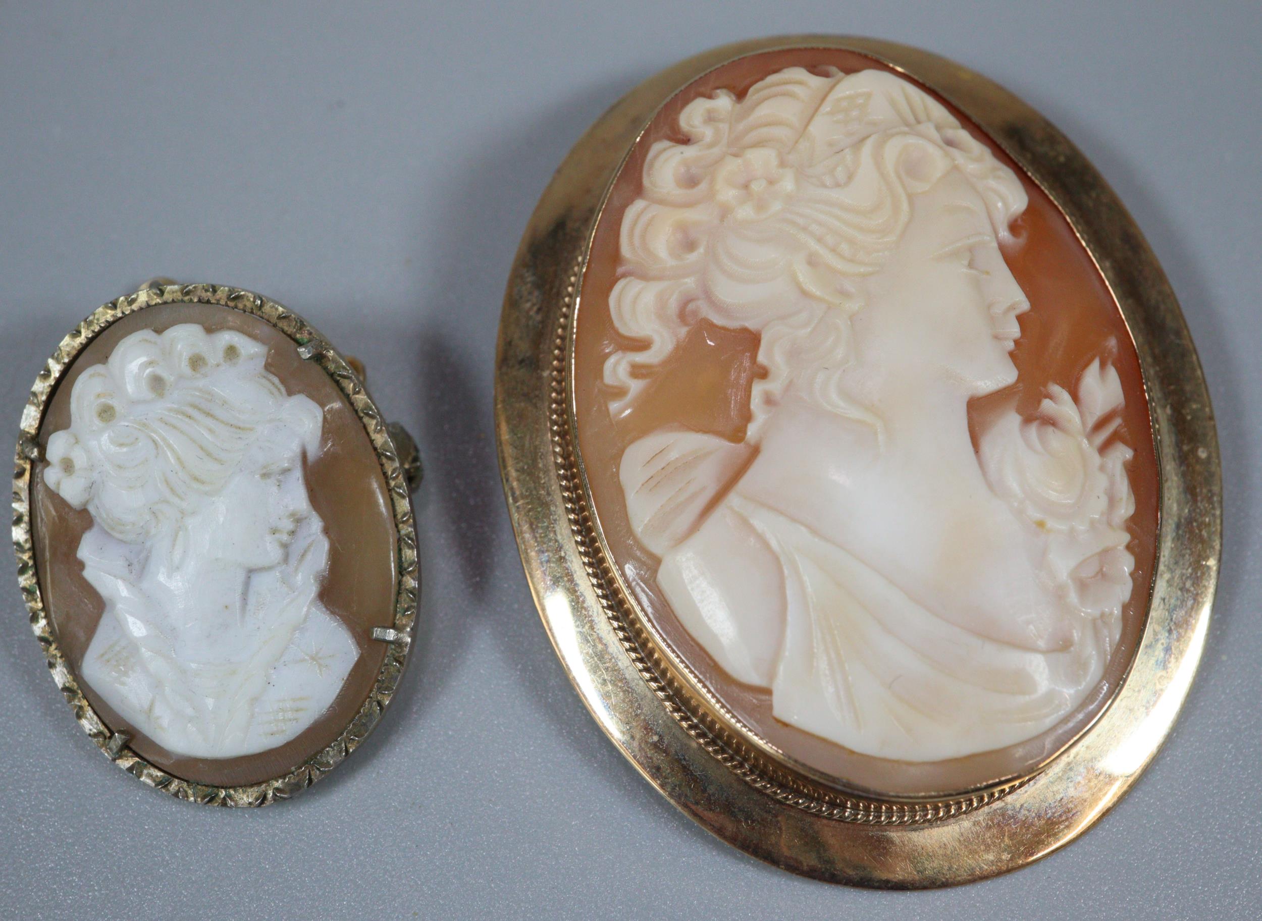 9ct gold cameo portrait brooch together with a silver cameo portrait brooch. (2) (B.P. 21% + VAT) - Image 2 of 2