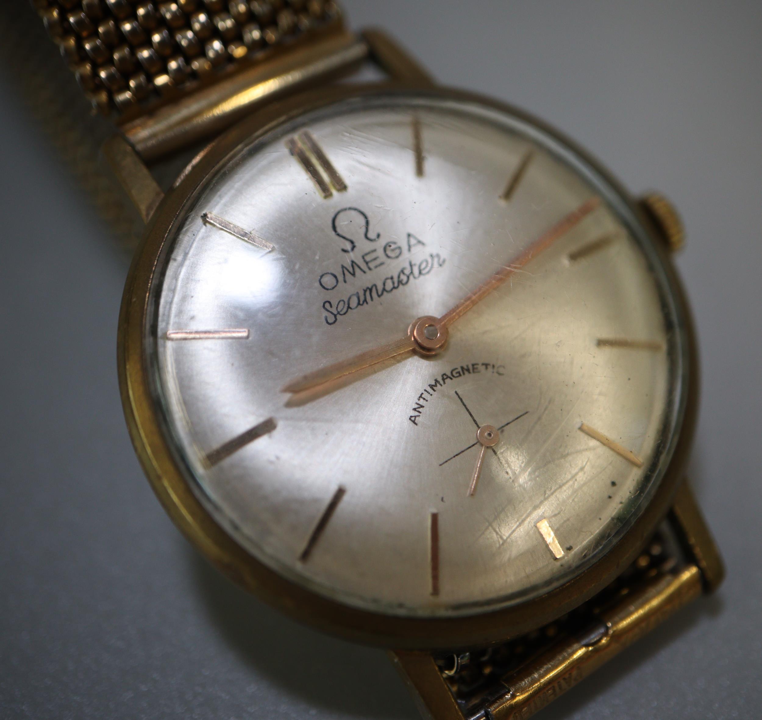 Yellow metal gentleman's wristwatch with satin face having seconds dial on a gold - Image 2 of 3