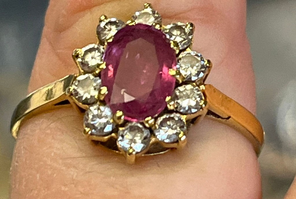 18ct gold pink stone and diamond cluster ring (possibly sapphire). 3.1g approx. (B.P. 21% + VAT) The - Image 6 of 7