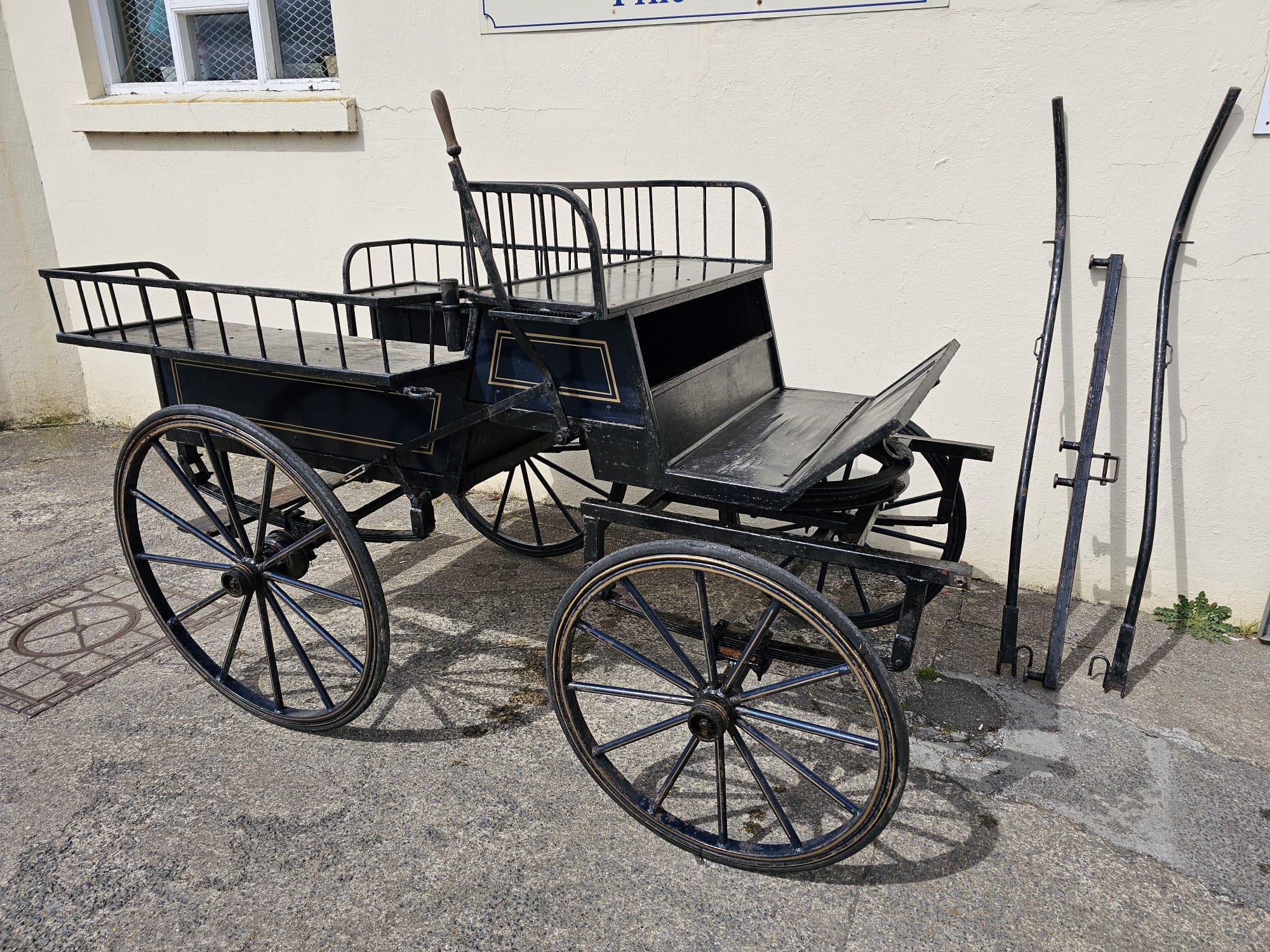 Horse drawn vehicle - modern four wheeled Wagonette with single and twin shafts, having square - Image 2 of 2