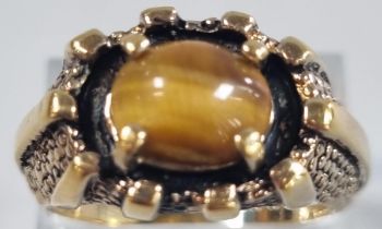 14K gold plated dress ring inset with Tiger's Eye stone. Size S. (B.P. 21% + VAT)