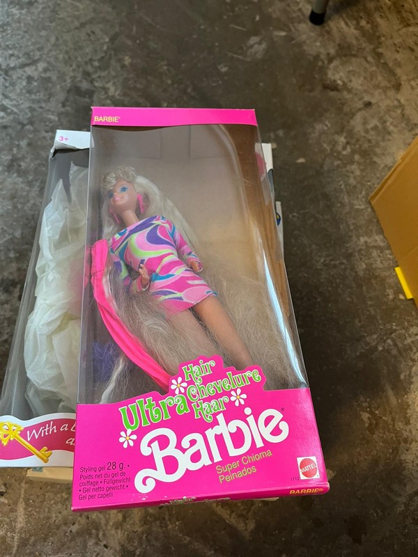 Two boxes of Sindy and Barbie figurines, appearing in original boxes to include: Rappin Rockin, - Image 4 of 7