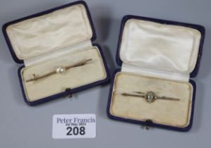Edwardian 9ct gold and seed pearl bar brooch in fitted case. 2.1g approx., together with another 9ct