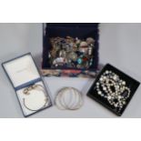 Jewellery box comprising assorted mainly silver jewellery to include: bangles, thimble, dress rings,
