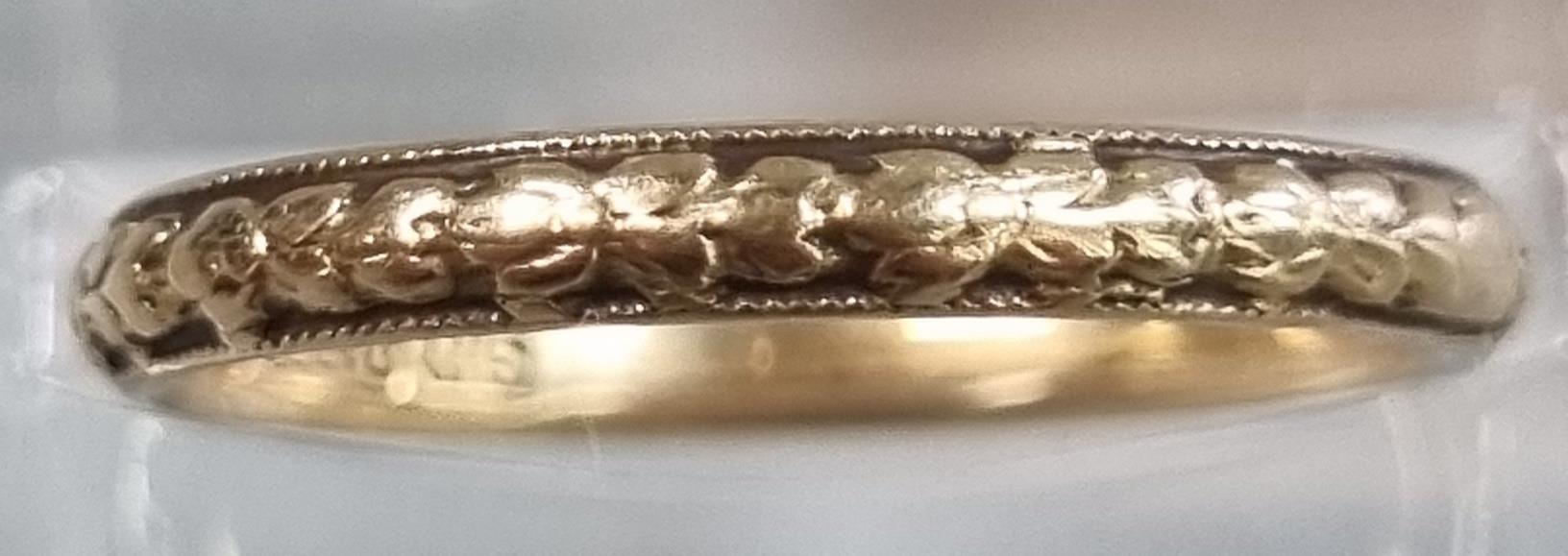 9ct gold wedding band with repeating wreath design. 1.8g approx. Size M. (B.P. 21% + VAT) - Image 2 of 3