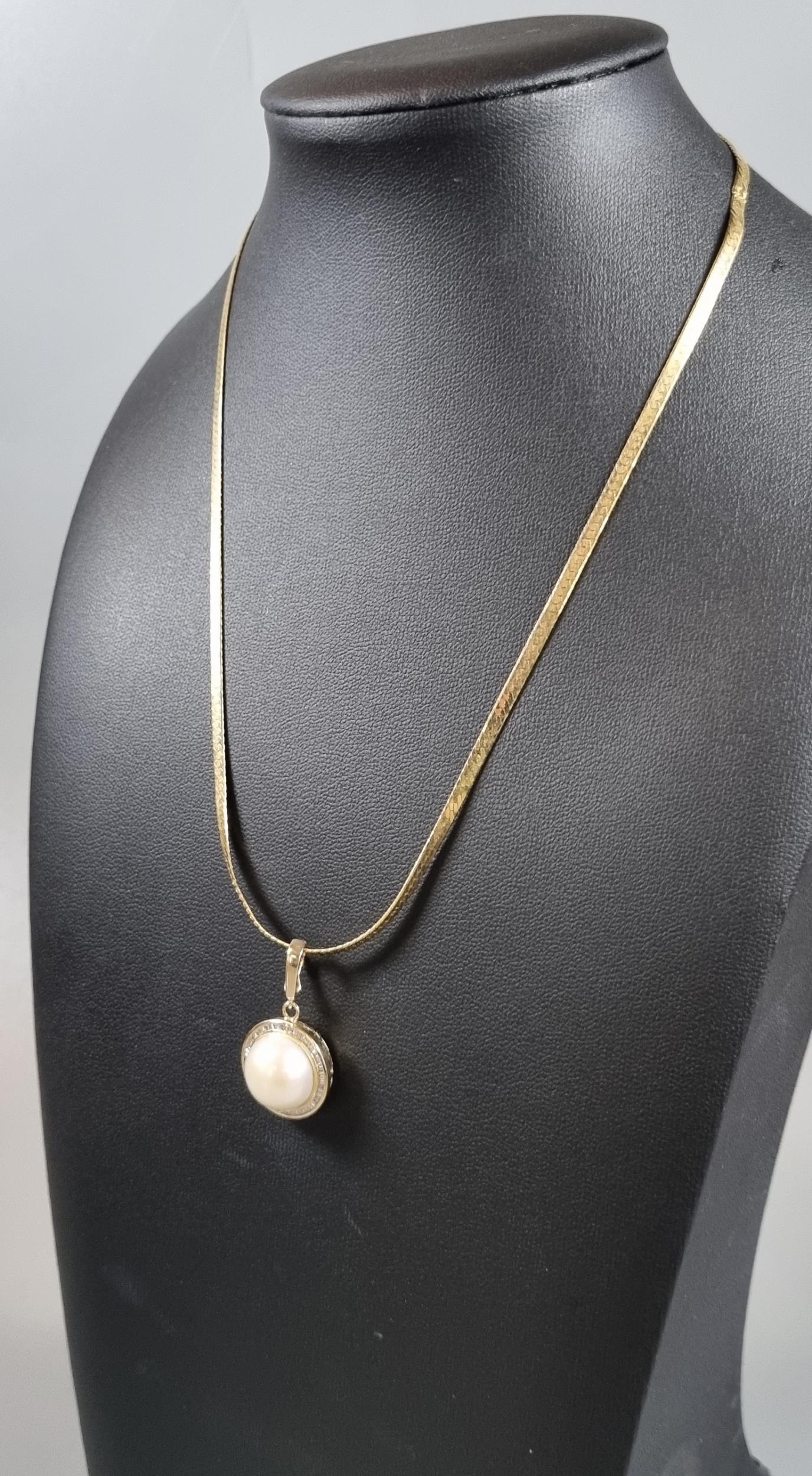 9ct gold herringbone chain with Mabe pearl and diamond pendant. 7.6g approx. (B.P. 21% + VAT) - Image 3 of 3