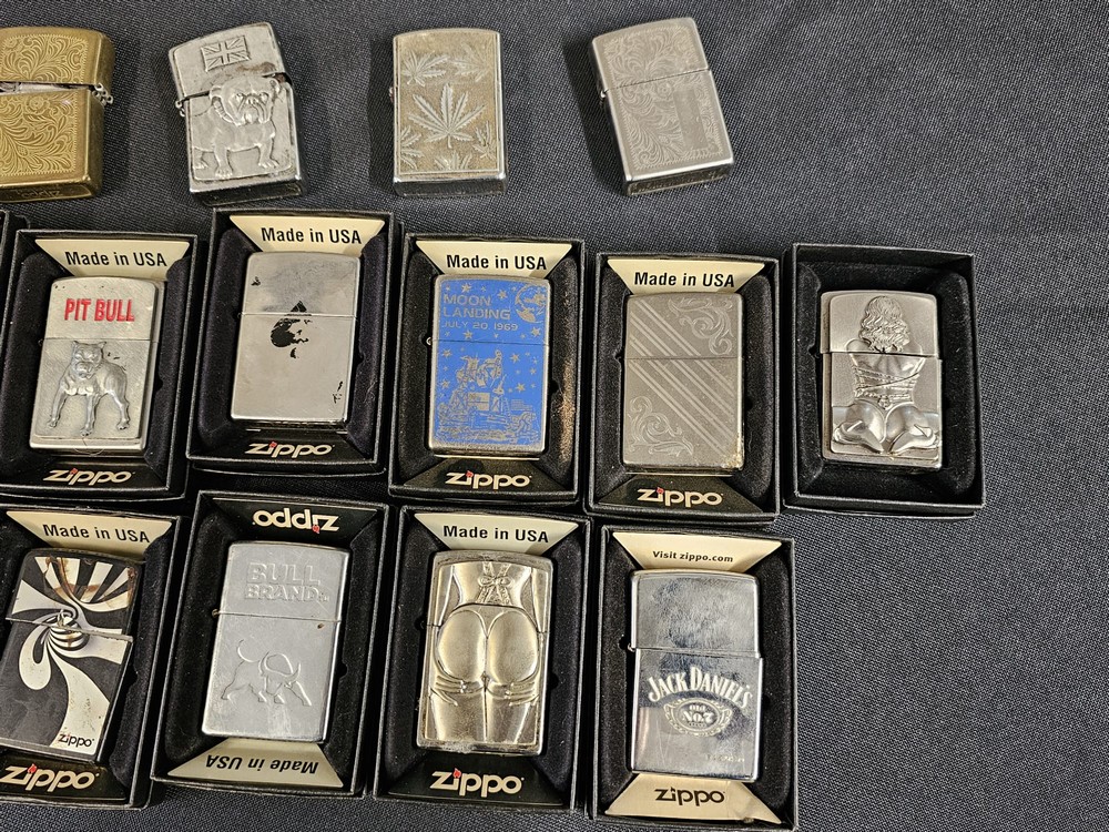 Wooden box comprising a collection of vintage and other lighters: Zippo, table lighters in the - Image 4 of 4