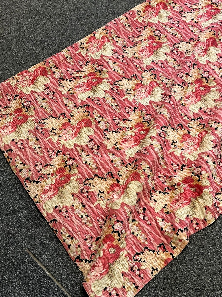 Pink ground bedspread/quilt decorated with roses. (B.P. 21% + VAT) - Image 5 of 7