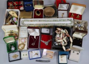 Box of assorted costume and other jewellery to include: brooches, necklaces, pendant and chain,