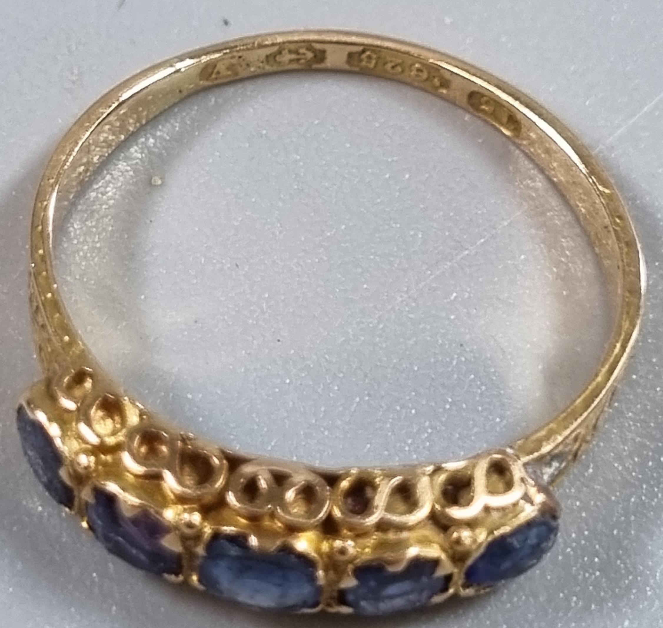 15ct gold Victorian ring set with five cornflower blue sapphires. 1.7g approx. Size L1/2. In antique - Image 4 of 6