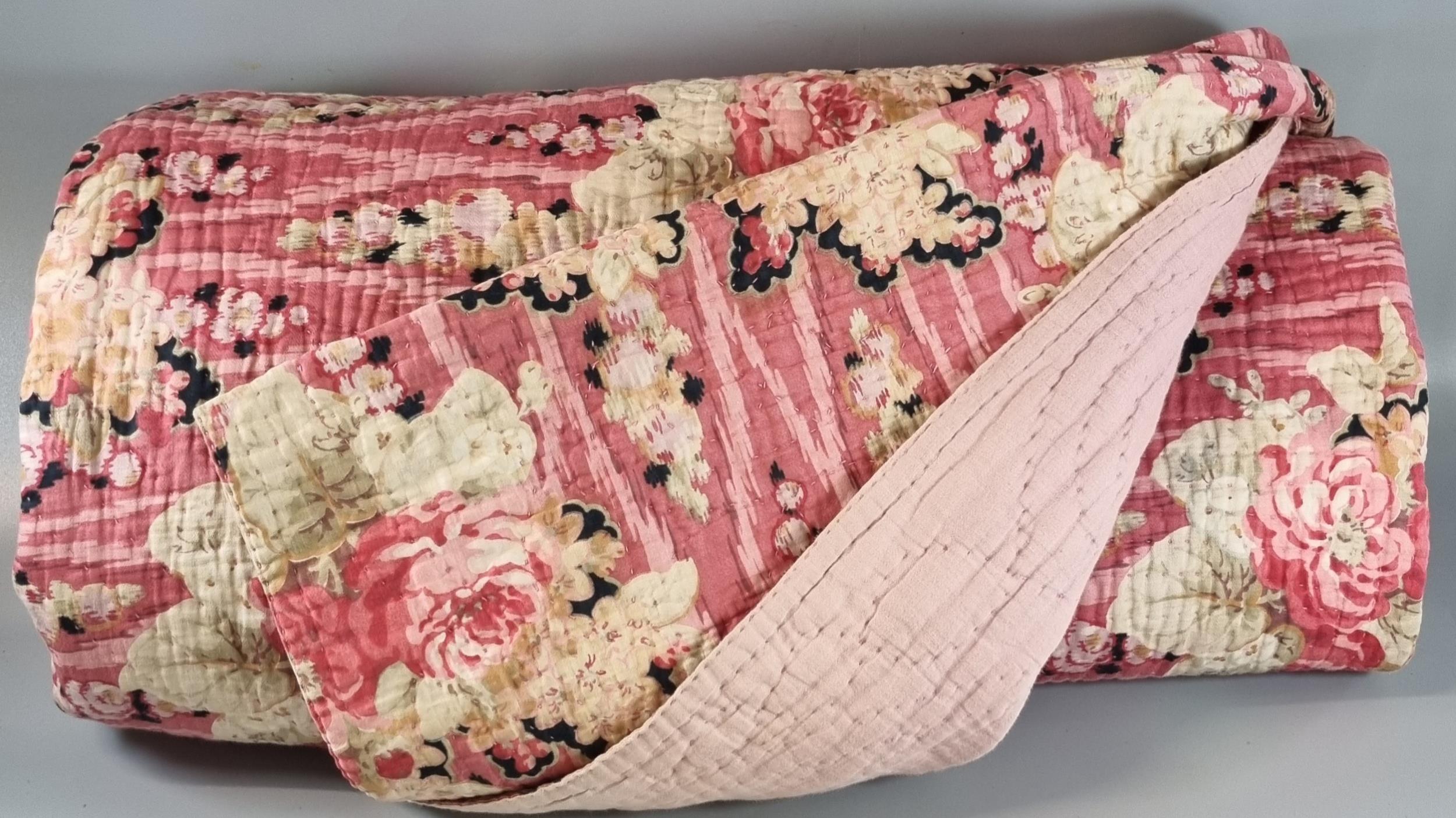 Pink ground bedspread/quilt decorated with roses. (B.P. 21% + VAT)