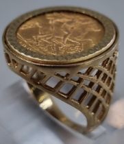 9ct gold pierced ring inset with a 1909 gold half sovereign. 8.1g approx. Size Q. (B.P. 21% + VAT)