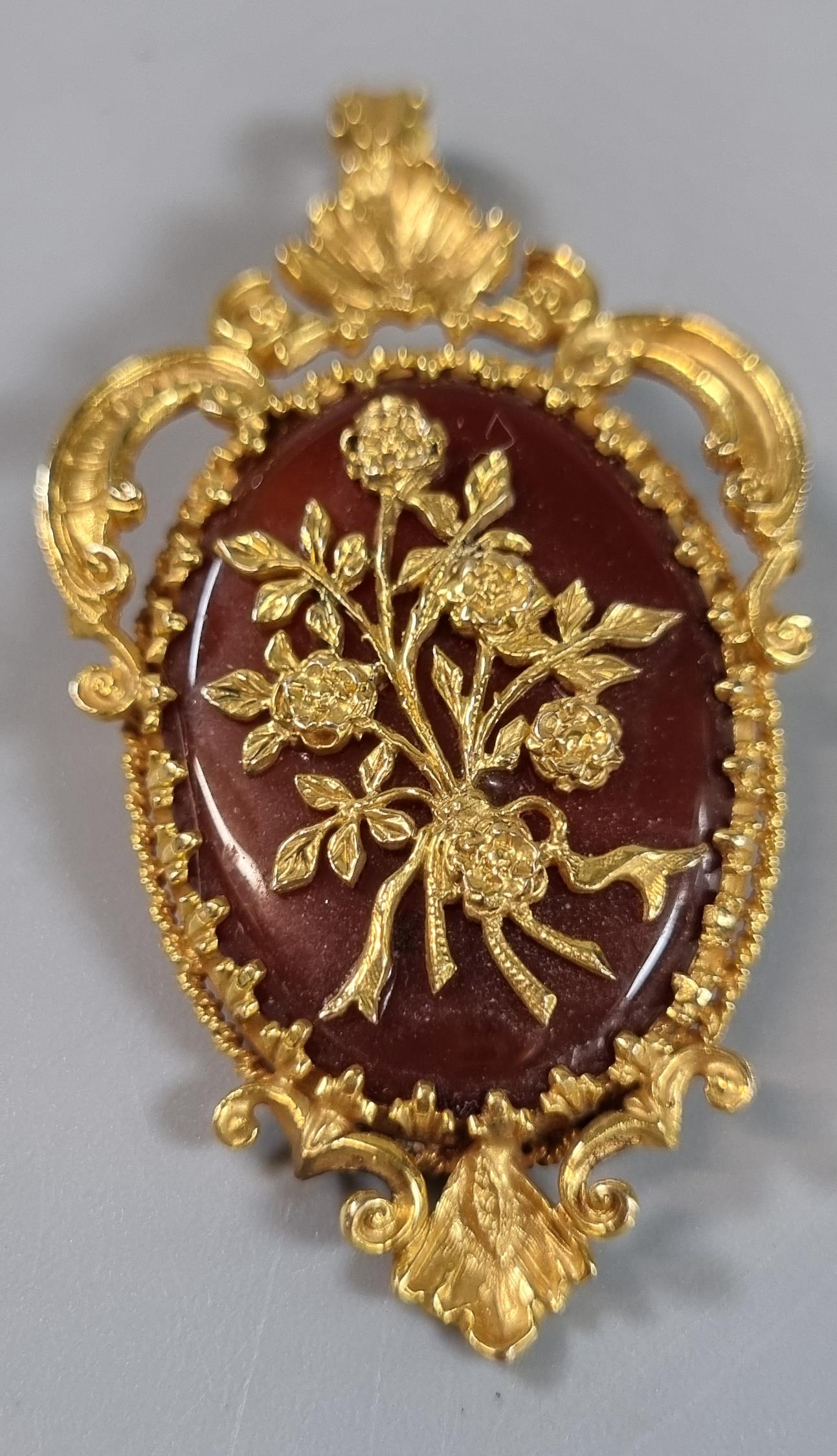 Victorian carnelian pendant in floral hallmarked 9ct gold mount. 20g approx. (B.P. 21% + VAT) - Image 2 of 2