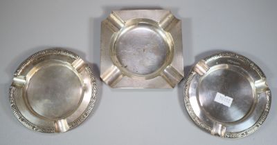 Pair of silver ashtrays with Celtic repeating designs to each border. London hallmarks, together