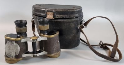 German WWII Hensoldt Wetzlar 6x30 Dinenstglas binoculars in original Bakelite case. (B.P. 21% + VAT)
