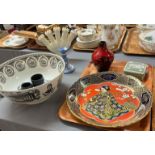 Tray of assorted ceramics to include: large Wedgwood the 'Federal' bowl, items of black Wedgwood '