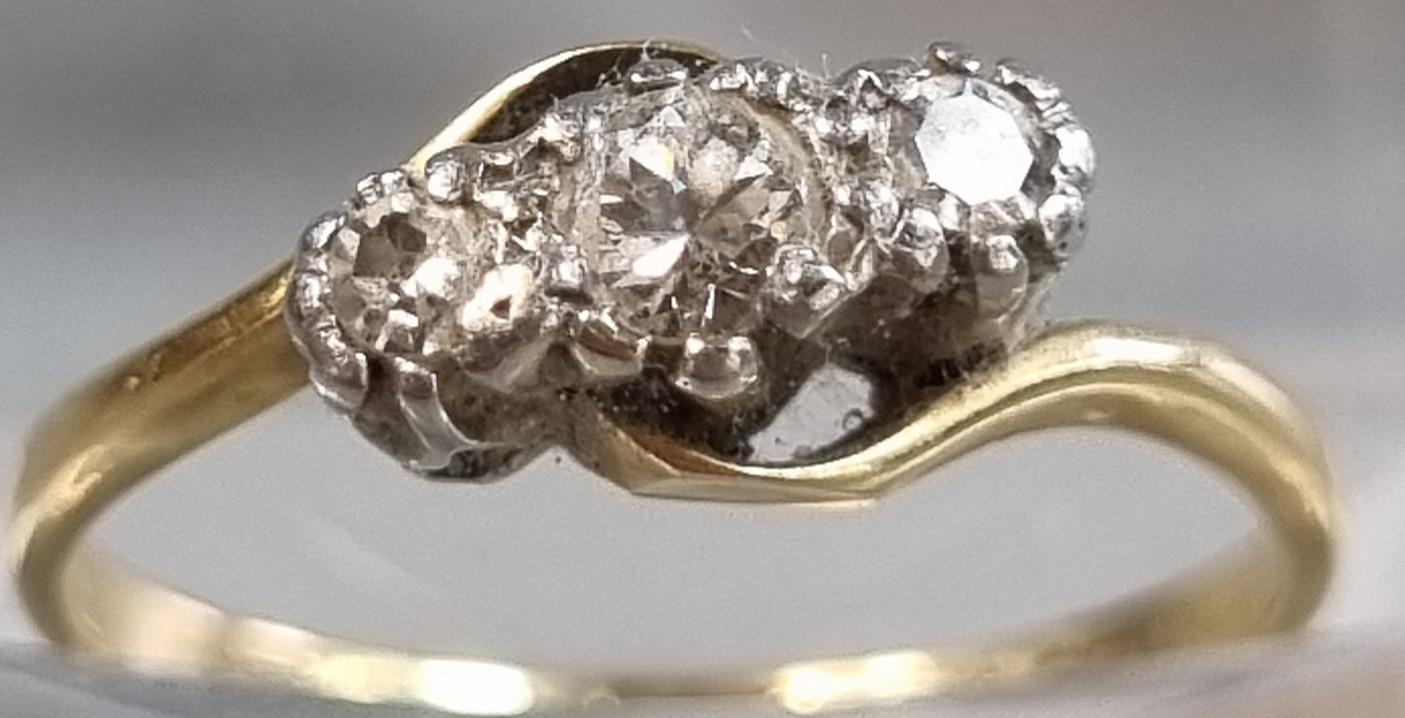 18ct gold and platinum twist shank three stone diamond ring. 1.8g approx. Size I. (B.P. 21% + VAT) - Image 2 of 4