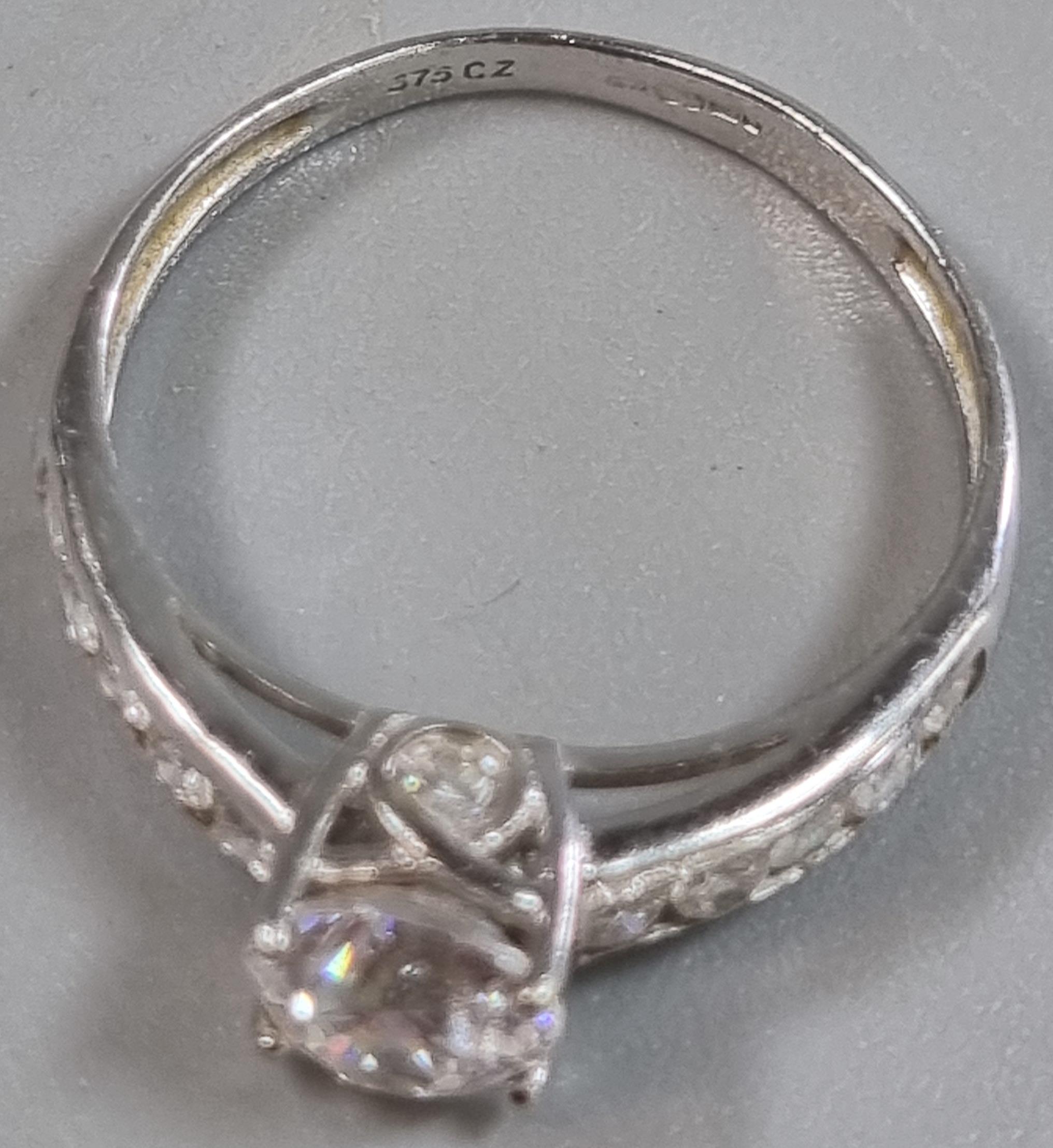 9ct white gold and cubic zirconia solitaire style ring. 2g approx. Size M1/2. (B.P. 21% + VAT) - Image 3 of 3