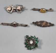 Collection of Victorian and later brooches, 9ct gold and silver. (5) (B.P. 21% + VAT)