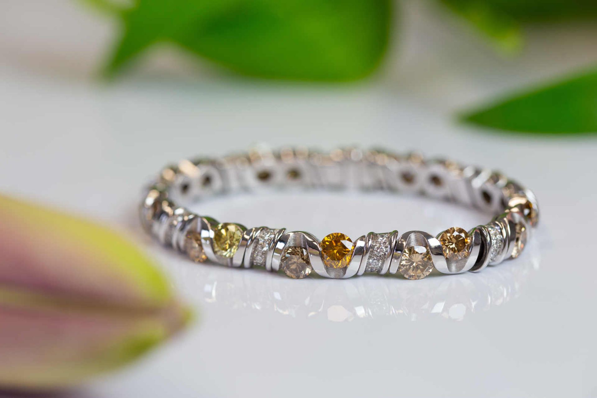Fancy Diamonds-Armband Wunderschönes Armband in Weissgold 18K mit 18 Fancy-Brillanten von zus. ca. - Image 3 of 4