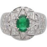 Smaragd-Brillant-Ring Prächtiger Ring in Weissgold 18K, aus Frankreich, mit einem ovalen Smaragd von