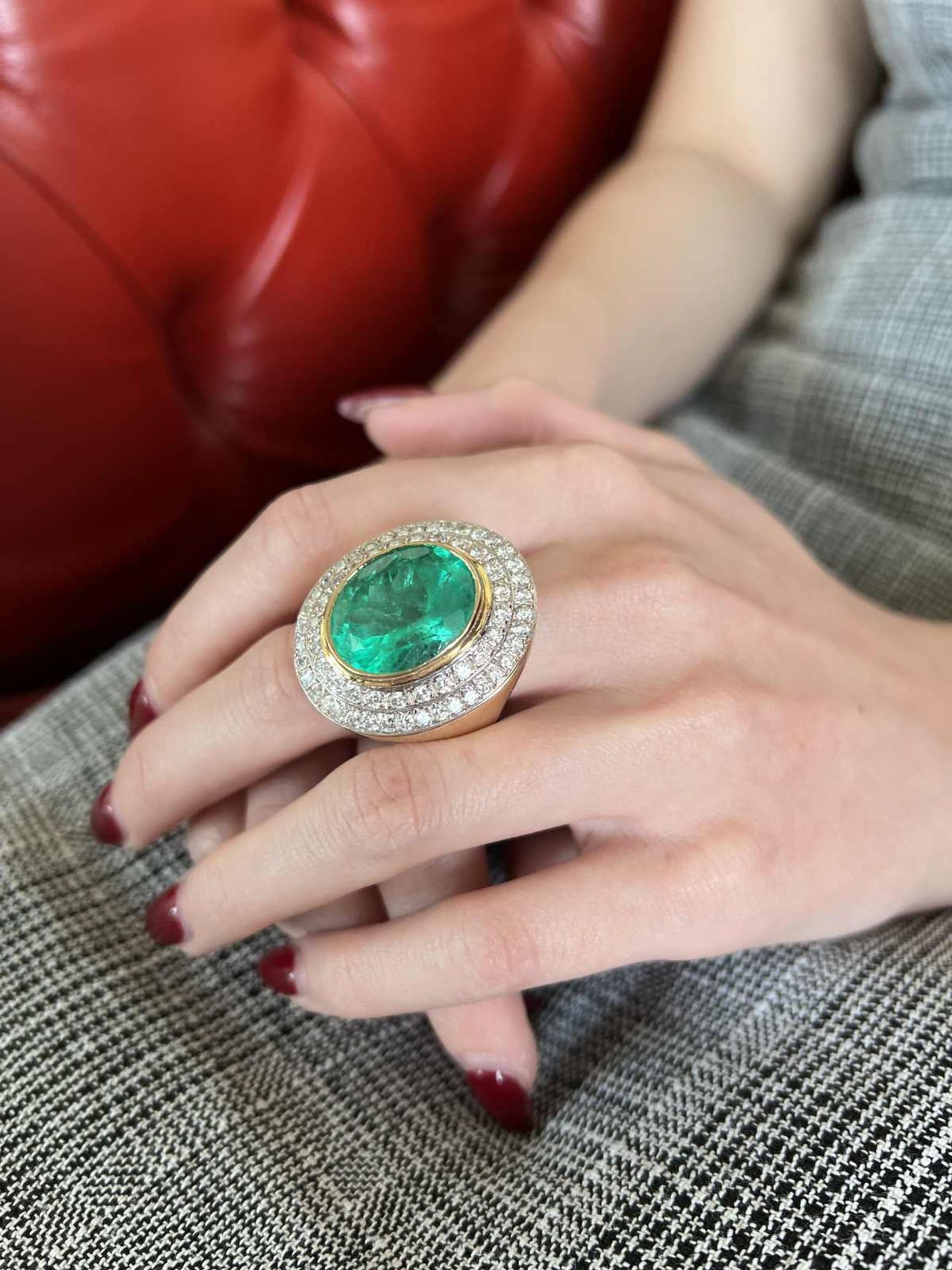 Smaragd-Brillant Ring Atemberaubendes Schmuckstück, signiert HOFK, in Gelbgold/Weissgold 14K mit - Image 4 of 6