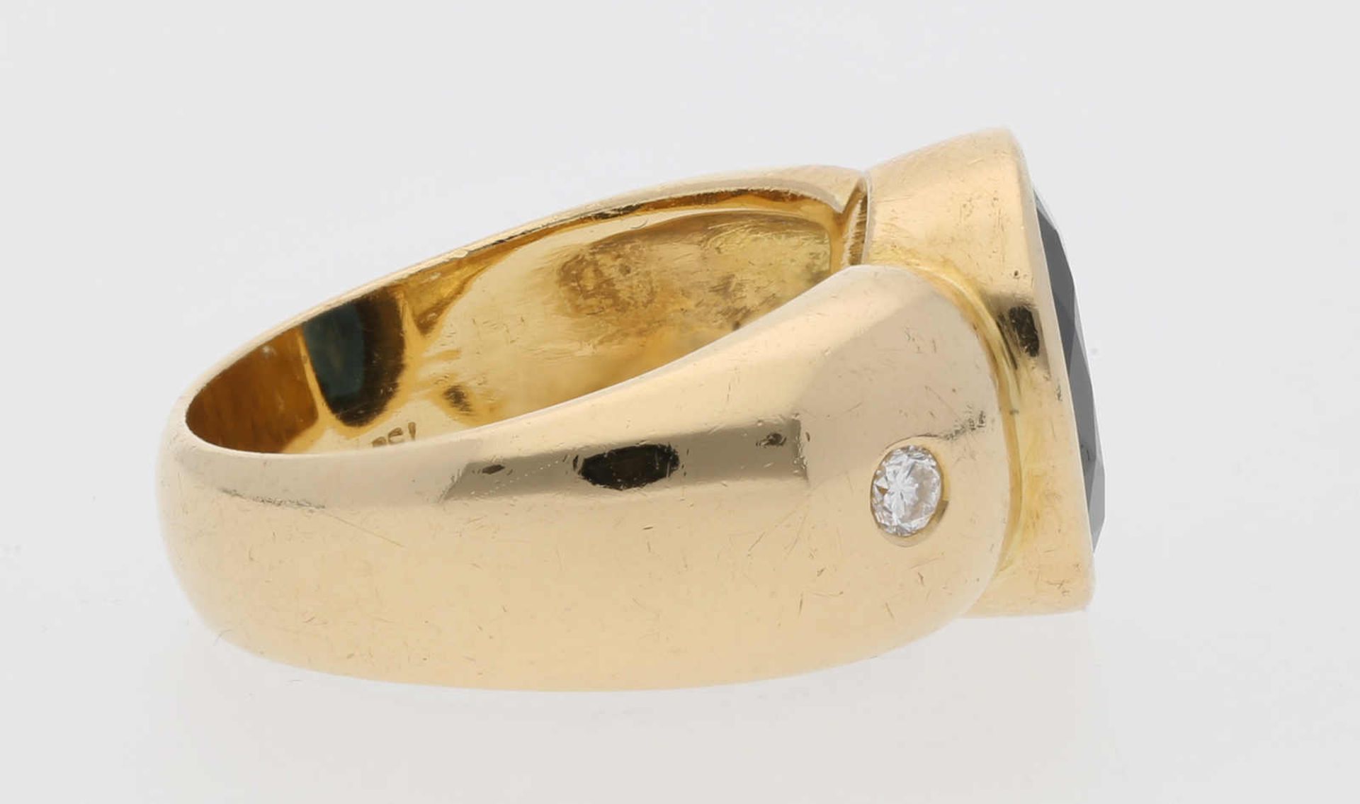 Saphir-Diamant-Ring Moderner Ring in Gelbgold 18K, an breiter Ringschiene ein ovaler Saphir von - Image 2 of 2
