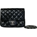 CHANEL TIMELESS CLASSIC MINI Kleine Chanel Tasche mit schwarzen, gesteppten Kalbsleder und