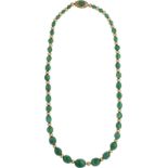 Smaragd-Collier Dekoratives Collier mit ovalen Smaragden von zus. ca. 350 ct sowie Goldkugeln und