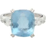 Aquamarin-Diamant-Ring Stilvolles Design, signiert Gübelin, in Weissgold 18K mit einem schönen