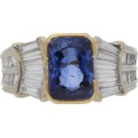 Saphir-Diamant-Ring Prächtiges Design in Gelbgold 18K mit einem sehr schönen Saphir von ca. 3 ct