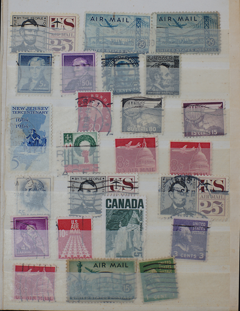 A book with a small collection of stamps. - Image 4 of 11