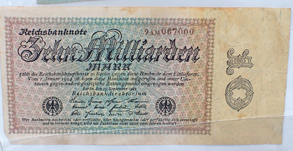 A collection of Banknotes - Image 3 of 22