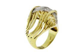 Ring 6.25g 750/- Gelbgold und Weissgold mit 16 Diamanten zus. ca. 0.16 ct.. Ringgroesse ca. 47