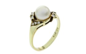 Ring 3.65g 585/- Gelbgold mit 10 Diamanten zus. ca. 0.18 ct. und Perle. Ringgroesse ca. 55