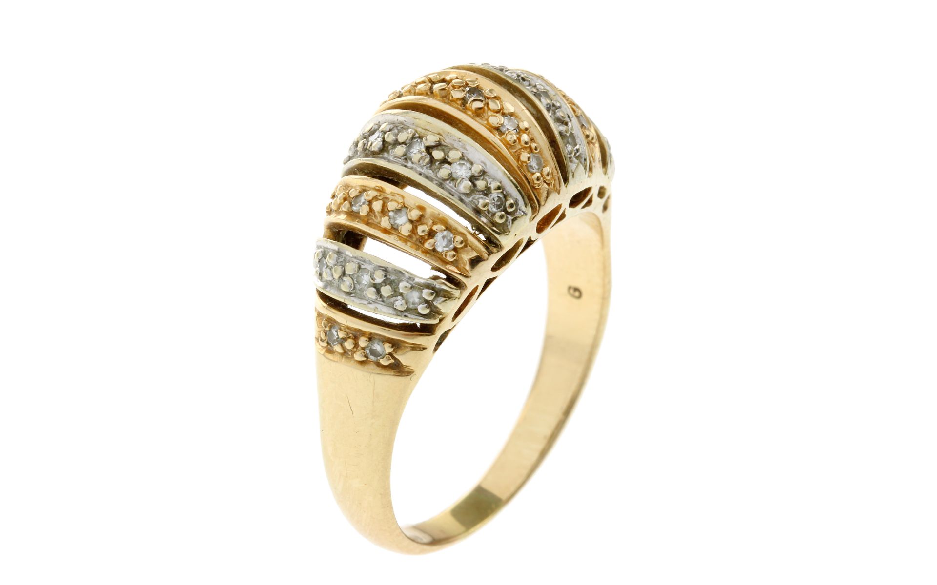 Ring 6.12g 585/- Gelbgold und Weissgold mit 28 Diamanten zus. ca. 0.28 ct.. Ringgroesse ca. 57