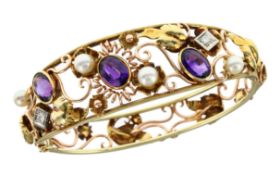 Armband 47.67g 585/- Gelbgold und Rotgold mit 2 Diamanten zus. ca. 0.20 ct.. Amethysten und Perlen. 