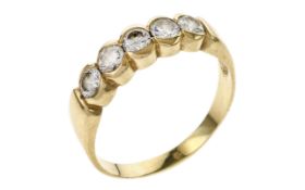 Ring 4.02g 585/- Gelbgold mit 5 Diamanten zus. ca. 0.50 ct.. Ringgroesse ca. 63